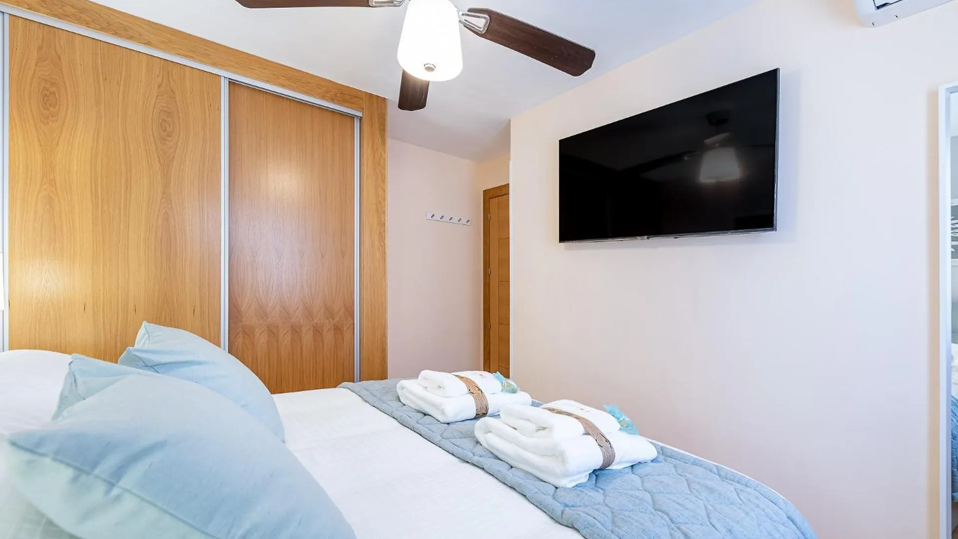 アパート 797 Holiday Rentals- Carrasco Beach 1 トレモリノス スペイン